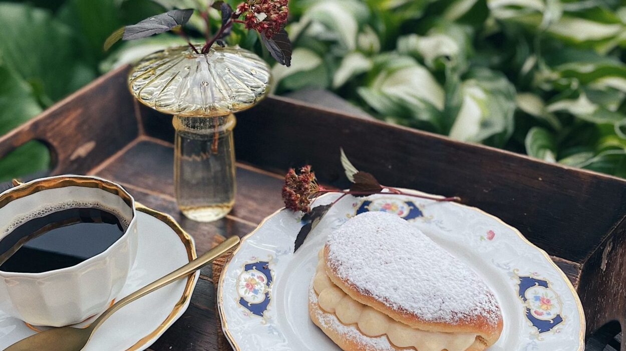 Датские булочки с яблоками и заварным кремом