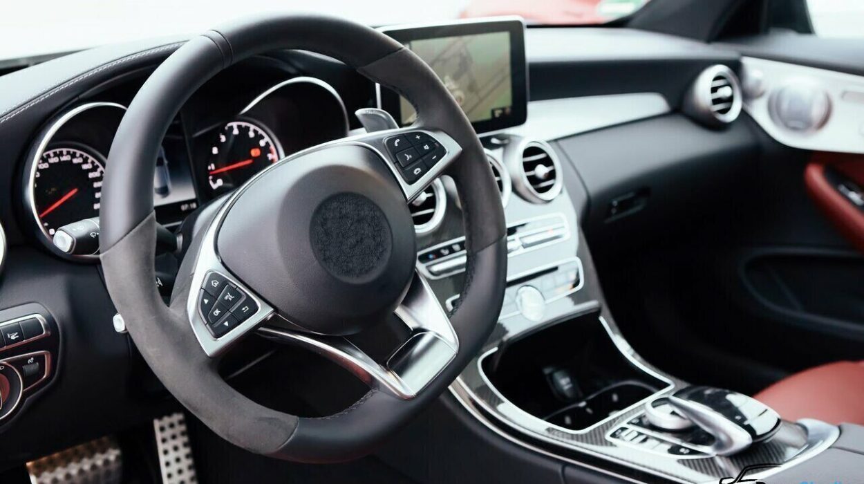 Что выбрать для перетяжки руля: кожа или экокожа?