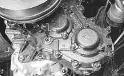 Проверка уровня и доливка масла в раздаточную коробку